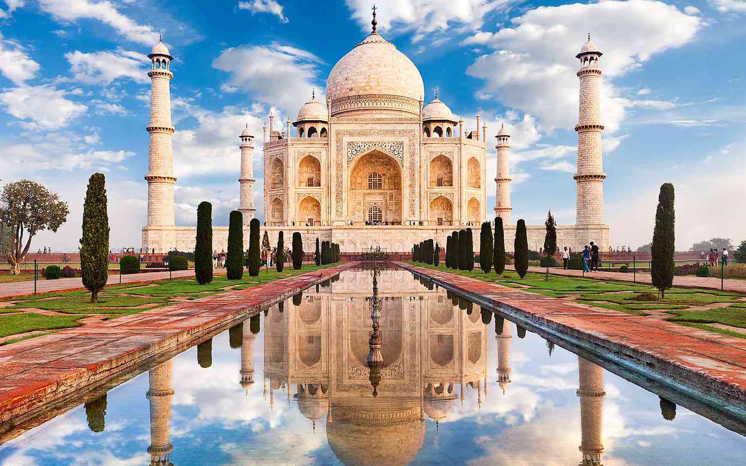 Morning in the Taj Mahal